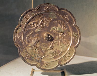 Spiegel, verziert mit zwei Fenghuang (Bronze) von Tang Dynasty Chinese School